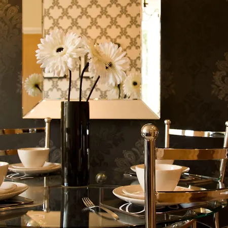 Boutique - Self Contained *